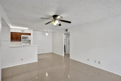 2946 S University Drive Davie FL 33328