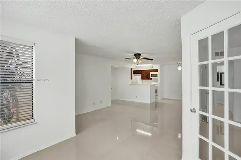 2946 S University Drive Davie FL 33328