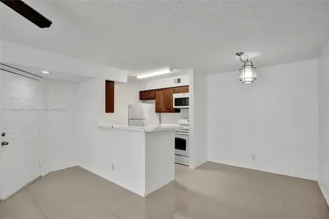 2946 S University Drive Davie FL 33328