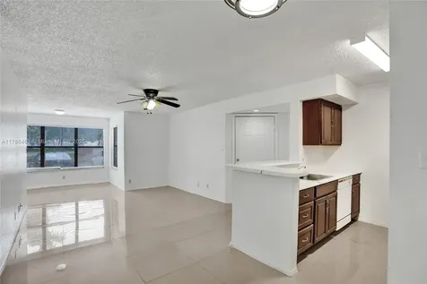 2946 S University Drive Davie FL 33328