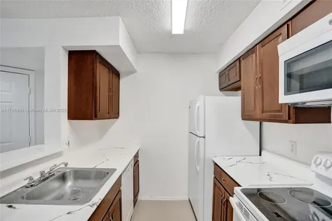 2946 S University Drive Davie FL 33328