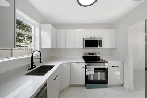 335 NE 161st Street Miami FL 33162