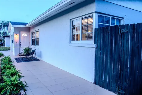 1601 N 73rd Terrace Hollywood FL 33024