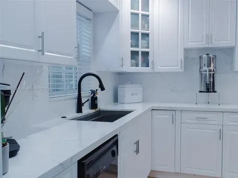 1601 N 73rd Terrace Hollywood FL 33024