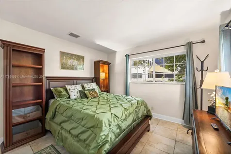 504 SW 10th Street Hallandale Beach FL 33009