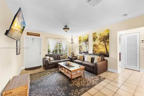 504 SW 10th Street Hallandale Beach FL 33009
