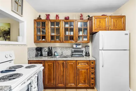 504 SW 10th Street Hallandale Beach FL 33009