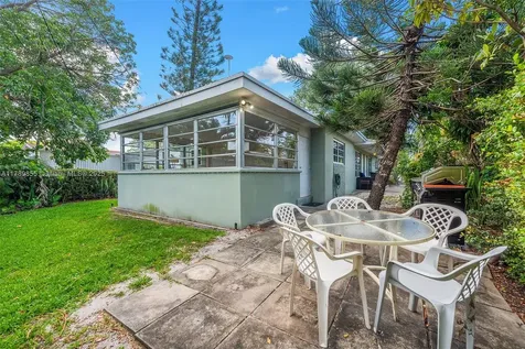 504 SW 10th Street Hallandale Beach FL 33009