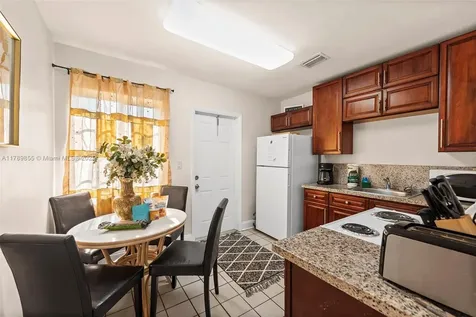 504 SW 10th Street Hallandale Beach FL 33009