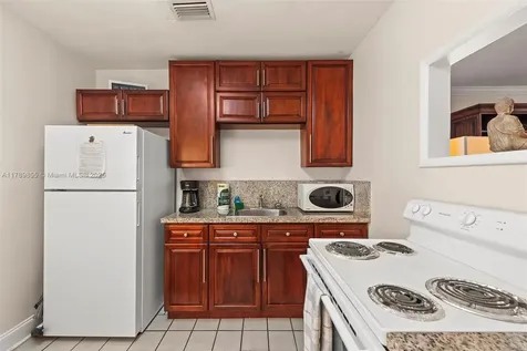 504 SW 10th Street Hallandale Beach FL 33009