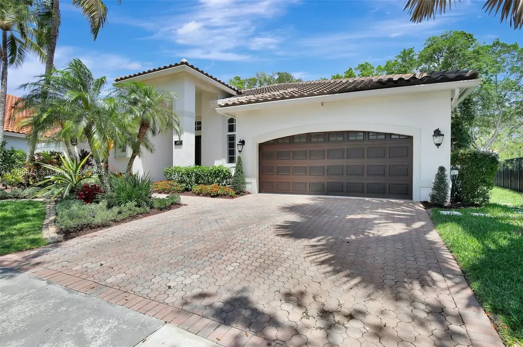 3082 Lakewood Circle Weston FL 33332