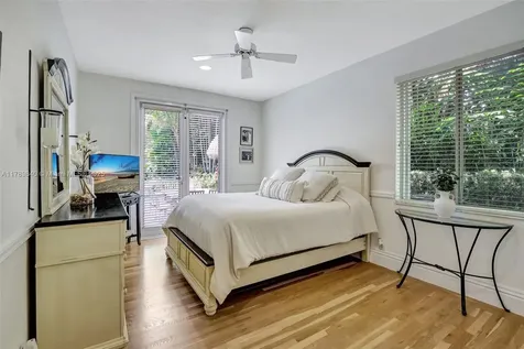 3082 Lakewood Circle Weston FL 33332