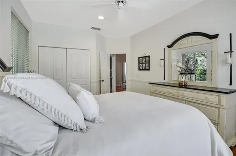 3082 Lakewood Circle Weston FL 33332