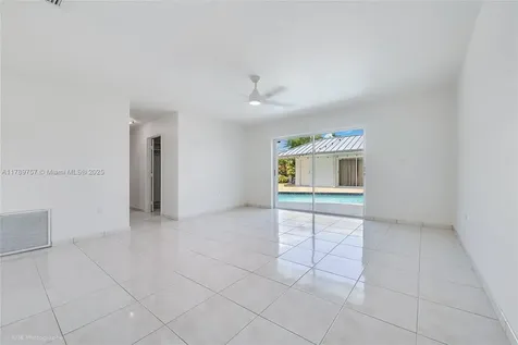 8400 SW 184th Lane Cutler Bay FL 33157