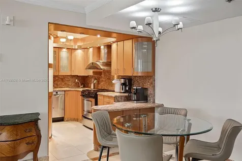 5225 Collins Avenue Miami Beach FL 33140