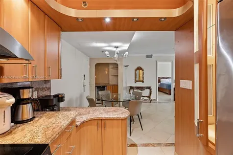 5225 Collins Avenue Miami Beach FL 33140