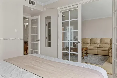 5225 Collins Avenue Miami Beach FL 33140