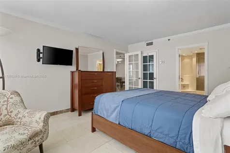 5225 Collins Avenue Miami Beach FL 33140