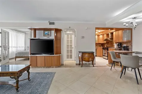 5225 Collins Avenue Miami Beach FL 33140