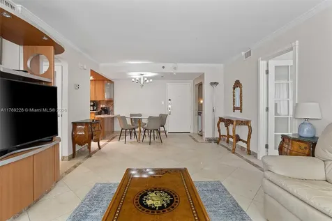 5225 Collins Avenue Miami Beach FL 33140