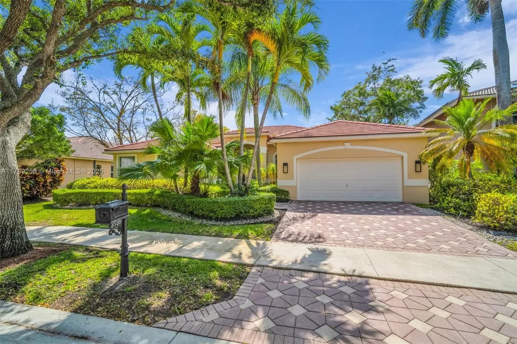 3739 Oak Ridge Circle Weston FL 33331