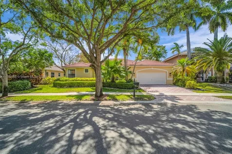 3739 Oak Ridge Circle Weston FL 33331