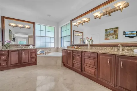 3739 Oak Ridge Circle Weston FL 33331