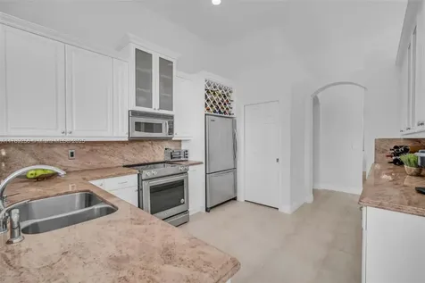 3739 Oak Ridge Circle Weston FL 33331