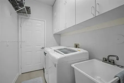 3739 Oak Ridge Circle Weston FL 33331