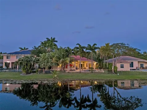 3739 Oak Ridge Circle Weston FL 33331