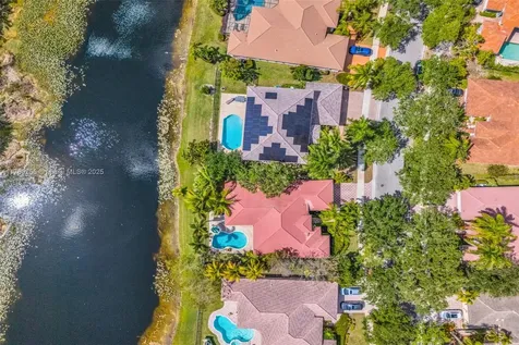 3739 Oak Ridge Circle Weston FL 33331