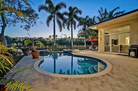 3739 Oak Ridge Circle Weston FL 33331