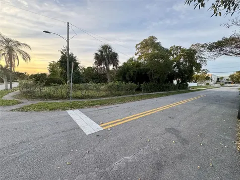 1595 NE 182nd Street North Miami Beach FL 33162