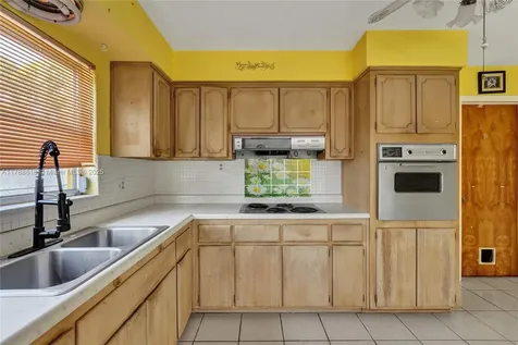 1032 SW 11th Street Boca Raton FL 33486