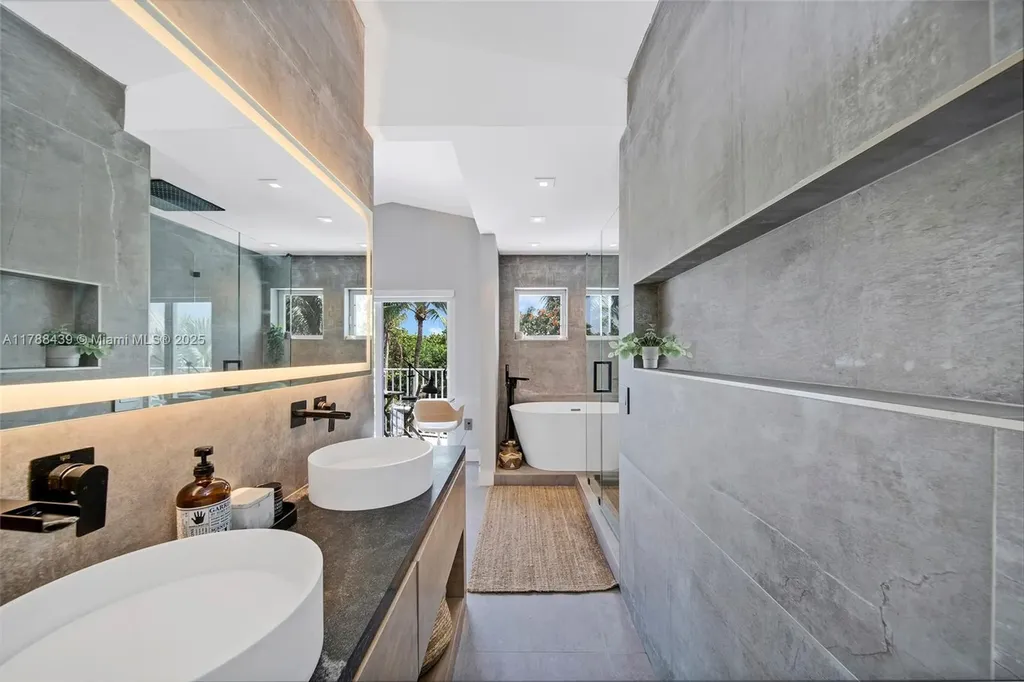 381 Franklin Street Hollywood FL 33019