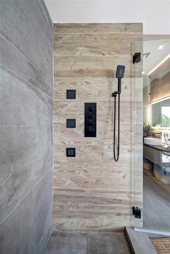 381 Franklin Street Hollywood FL 33019