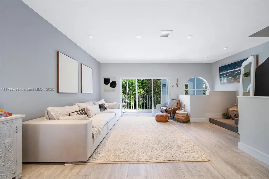 381 Franklin Street Hollywood FL 33019