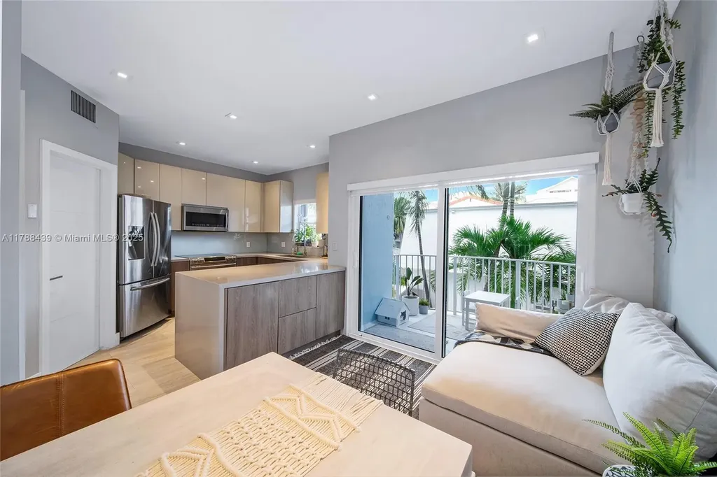 381 Franklin Street Hollywood FL 33019