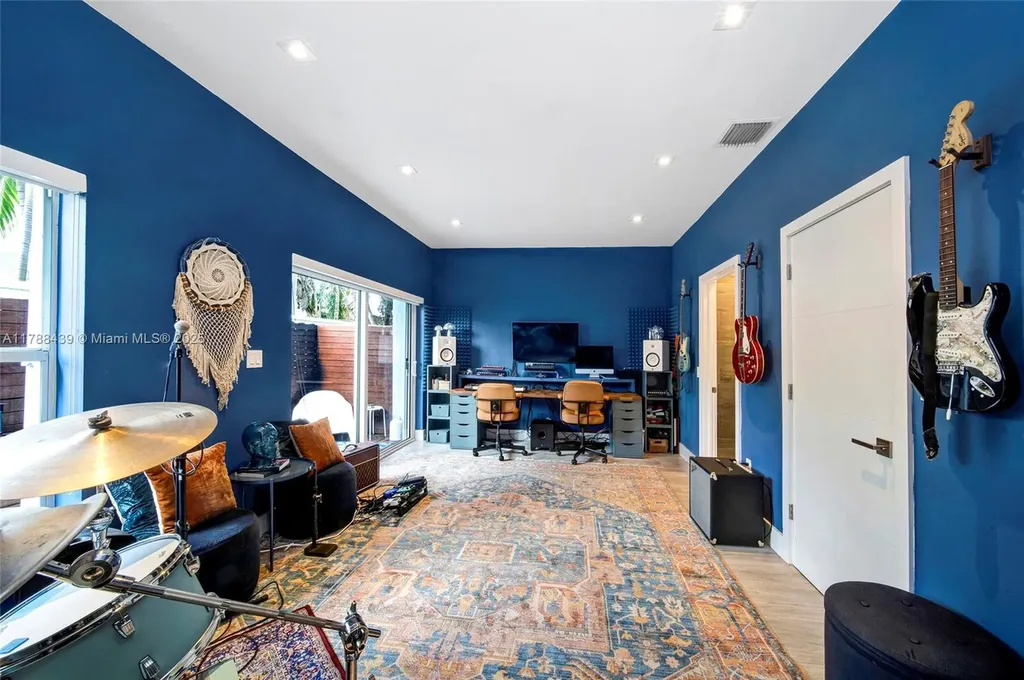 381 Franklin Street Hollywood FL 33019