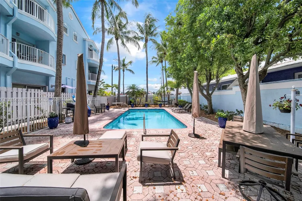 381 Franklin Street Hollywood FL 33019