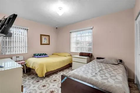 35 SW 60th Avenue Miami FL 33144
