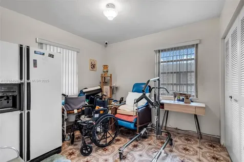 35 SW 60th Avenue Miami FL 33144