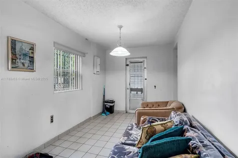 35 SW 60th Avenue Miami FL 33144