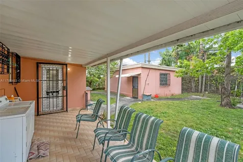 35 SW 60th Avenue Miami FL 33144