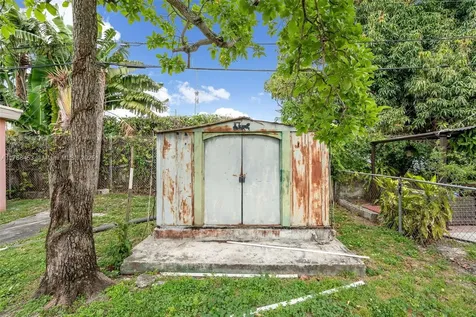 35 SW 60th Avenue Miami FL 33144