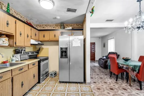 35 SW 60th Avenue Miami FL 33144