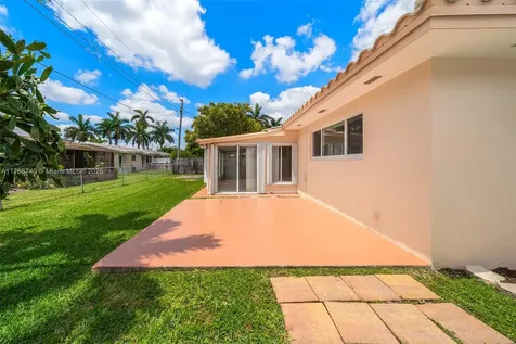 1106 NE 3rd Street Hallandale Beach FL 33009