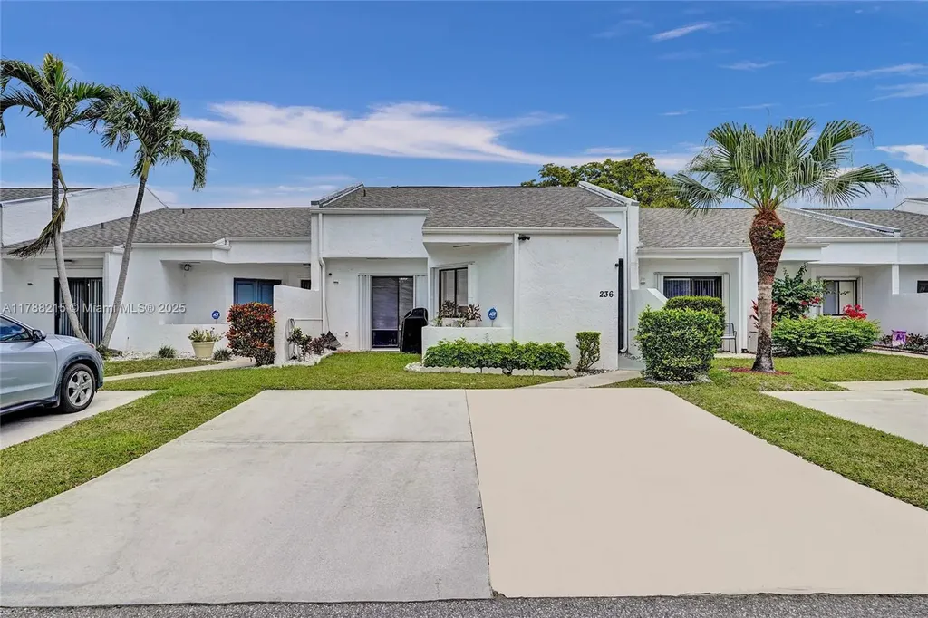 236 Par Drive Royal Palm Beach FL 33411