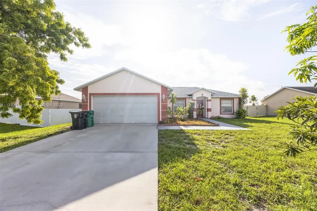 3513 SW Pumpkin Street Port St. Lucie FL 34953