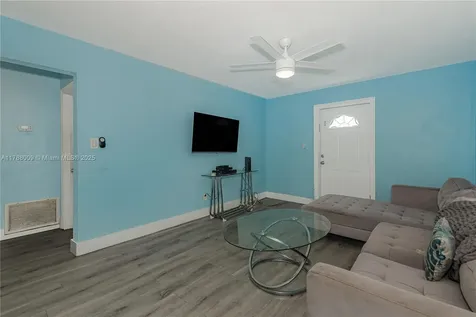 1027 NE 33rd Street Oakland Park FL 33334
